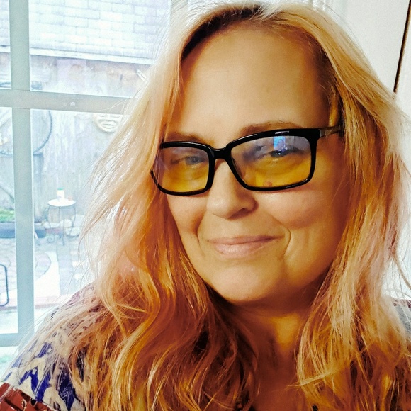 Meet your Posher, Debra - Picture 1 of 1